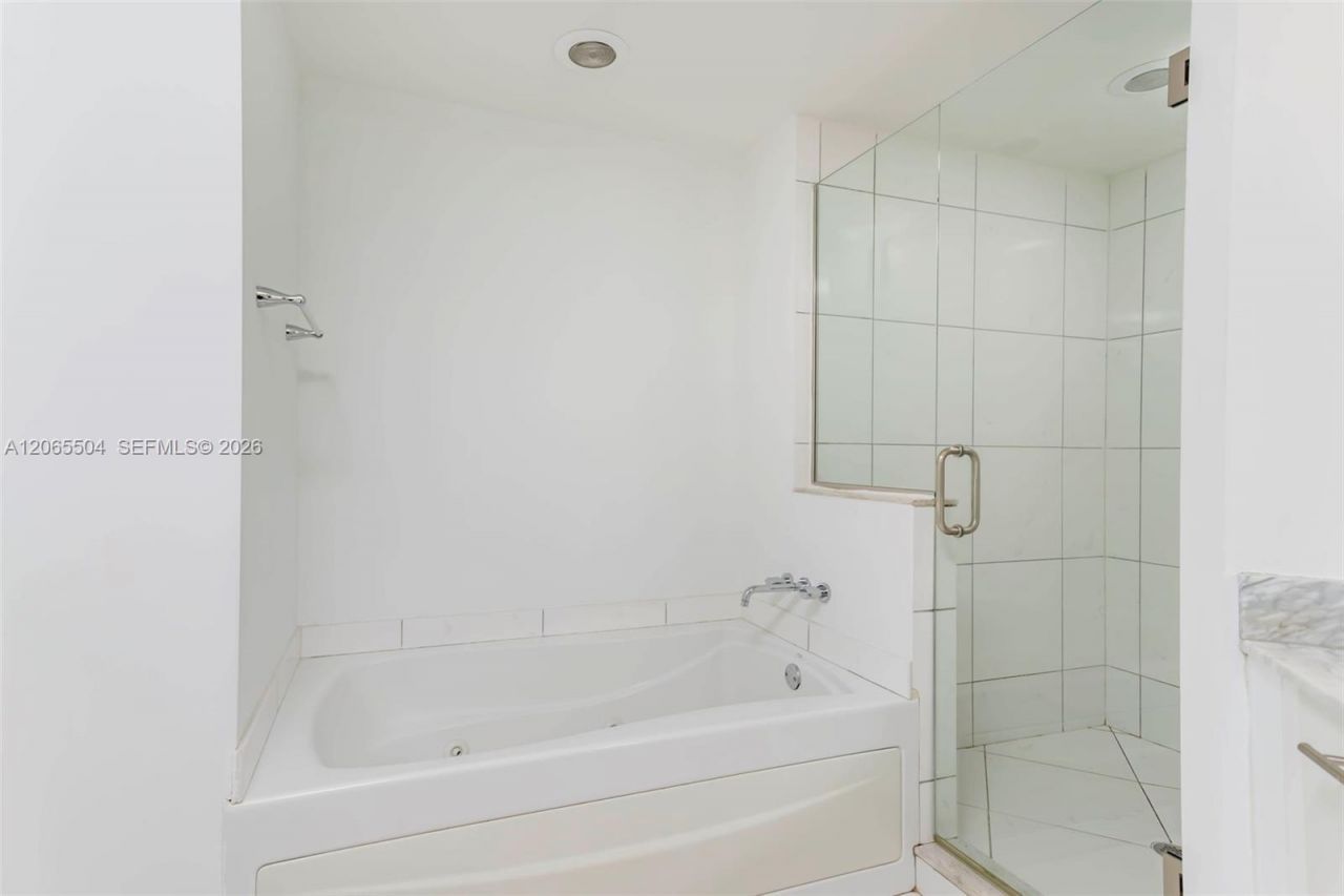 500 Brickell Ave , Unit 401, Miami, FL 33131 Photo
