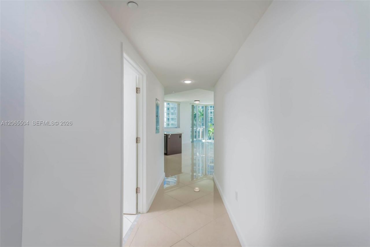 500 Brickell Ave , Unit 401, Miami, FL 33131 Photo