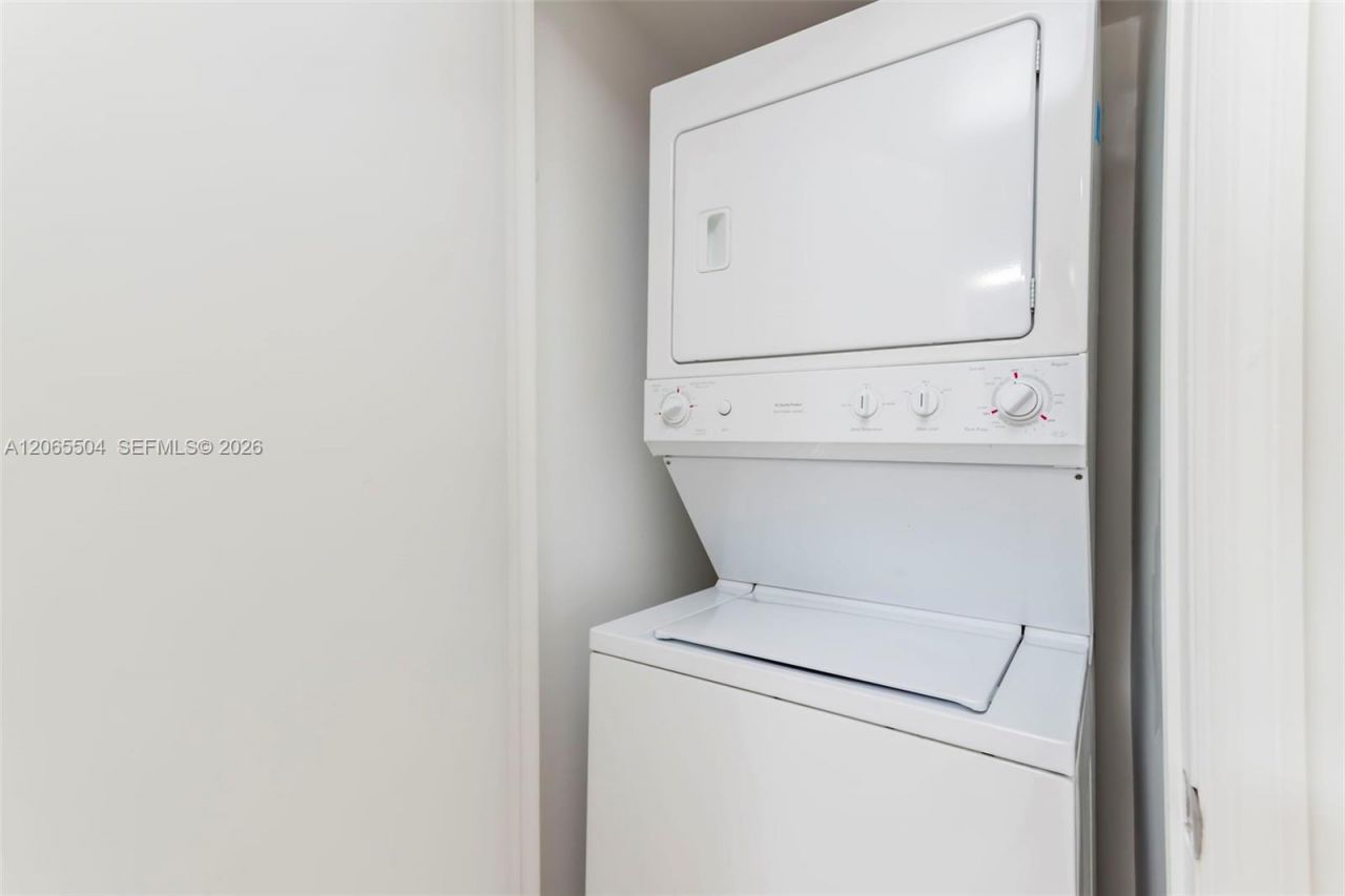 500 Brickell Ave , Unit 401, Miami, FL 33131 Photo