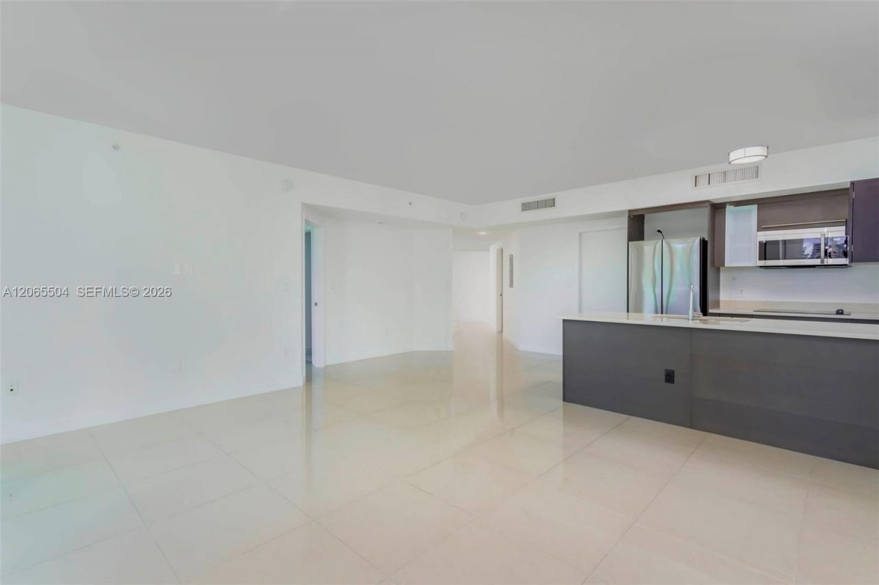 500 Brickell Ave , Unit 401, Miami, FL 33131 Photo