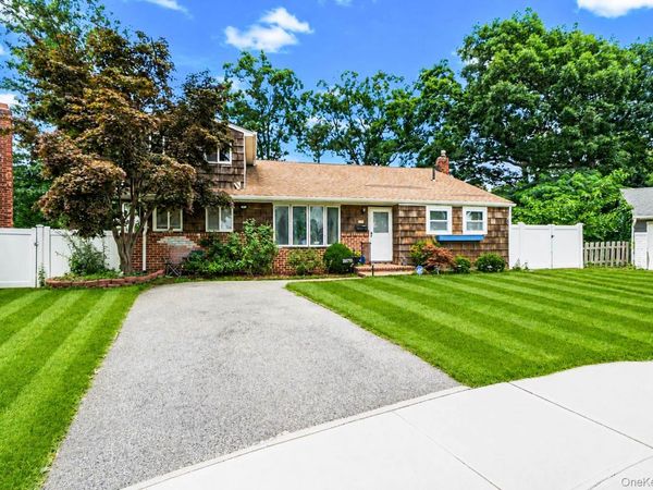 2275 Hynes Place , Bellmore, NY 11710