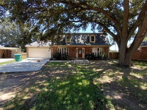 928 CHAMPAGNE Drive , Kenner, LA 70065