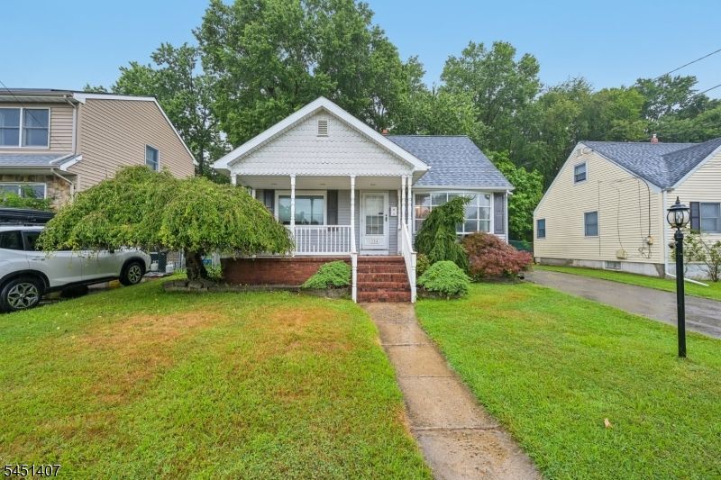 154 Marlboro Rd, Lawrence, NJ 08648 Main Photo