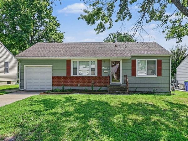 9517 Summit Street, Lenexa, KS 66215