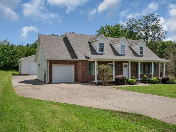 106 Sherrolyn Ct, Burns, TN 37029