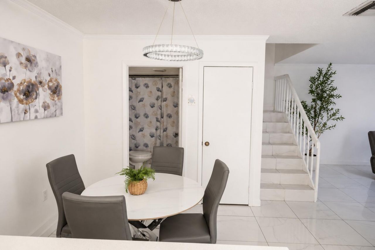 1700 Embassy Drive, Unit 408, West Palm Beach, FL 33401 Photo