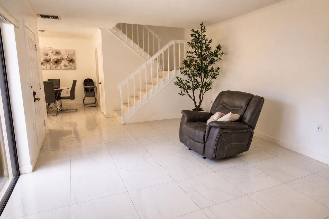 1700 Embassy Drive, Unit 408, West Palm Beach, FL 33401 Photo