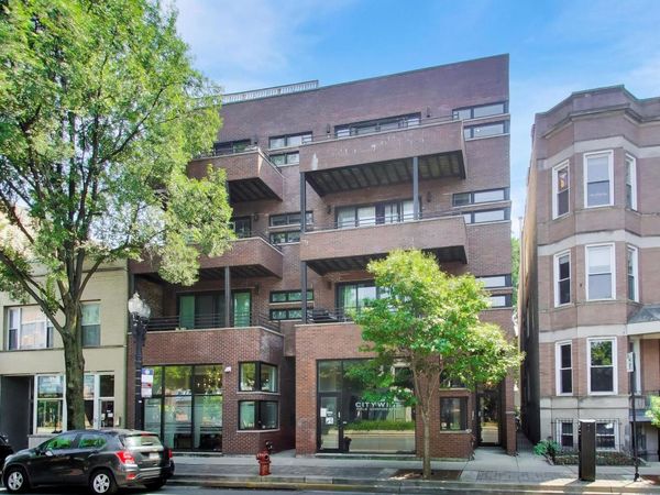 1927 W Irving Park Road , Unit 4, Chicago, IL 60613