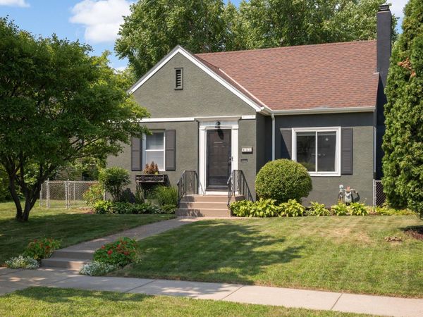 935 Iowa Avenue W, Saint Paul, MN 55117