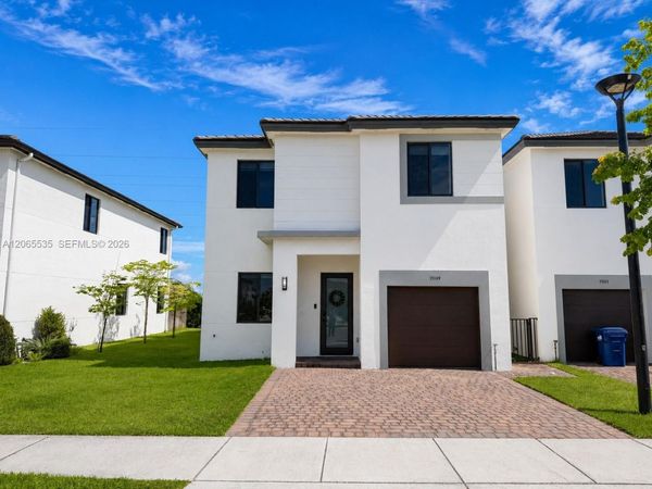 15749 SW 136th Ter , Miami, FL 33196
