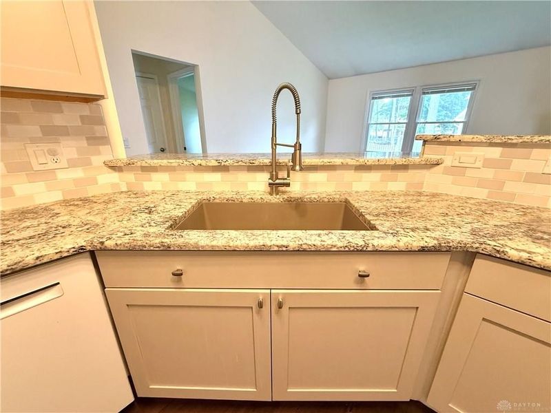10029 Village Tree Court, Miamisburg, OH 45342 Photo 12
