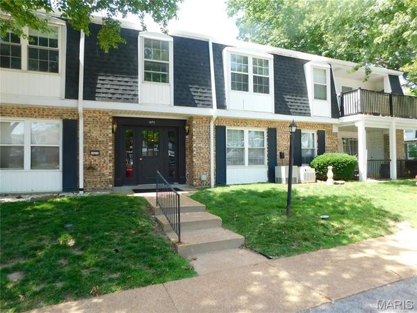 1673 Herault Place, Unit F, St Louis, MO 63125