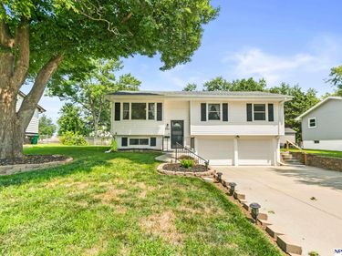 7211 Pine Drive, La Vista, NE 68128