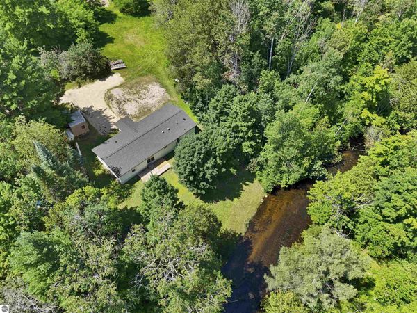 5244 Westhaven Drive NW, Rapid City, MI 49676