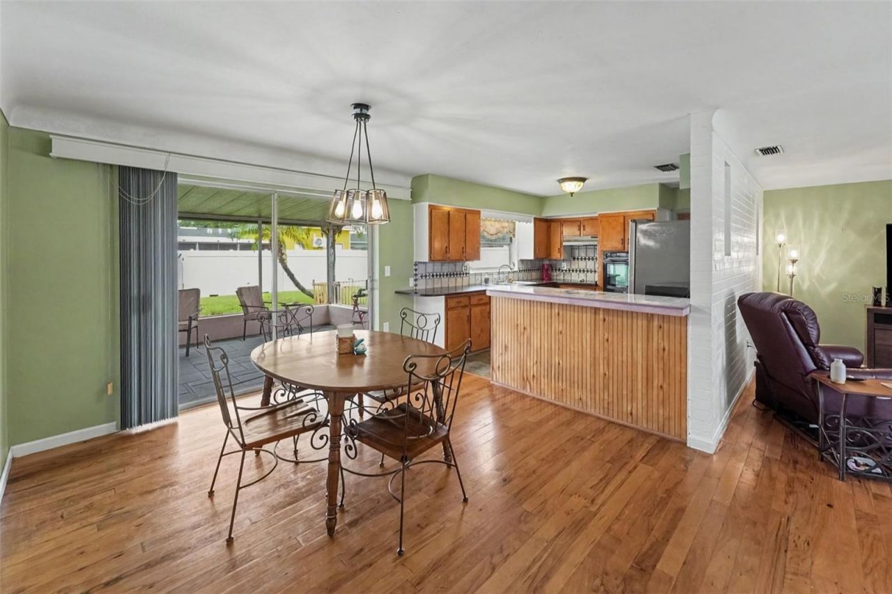 6026 44th Avenue N, Kenneth City, FL 33709 Photo