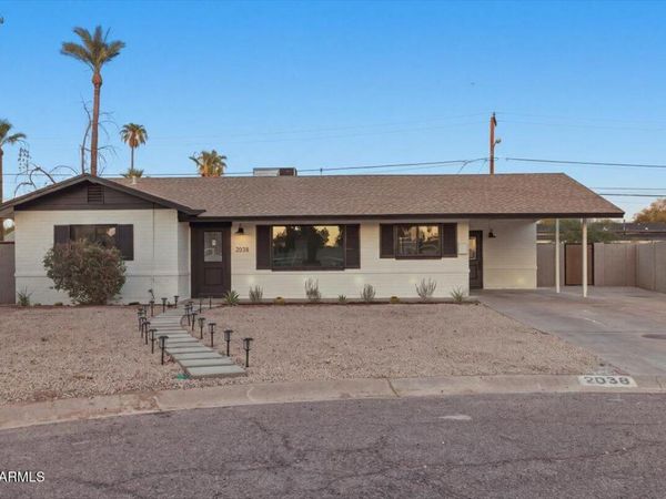 2038 E Cheery Lynne Road, Phoenix, AZ 85016