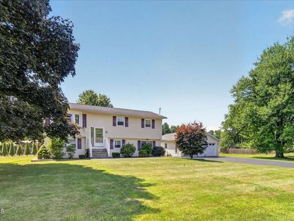14 Cardin Drive, Halfmoon, NY 12065