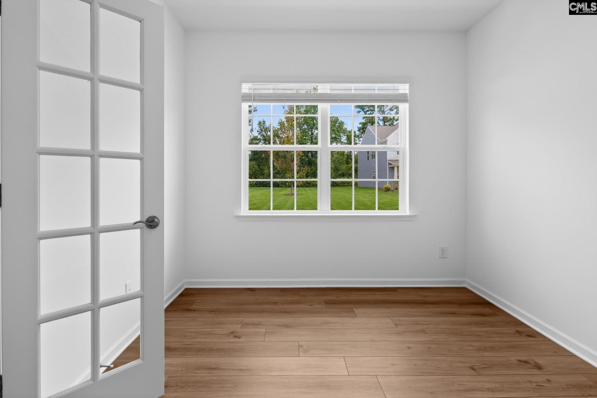 247 Foxglade Drive  Photo 4