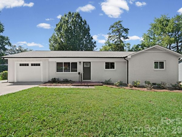 1041 Watts Drive , Charlotte, NC 28216