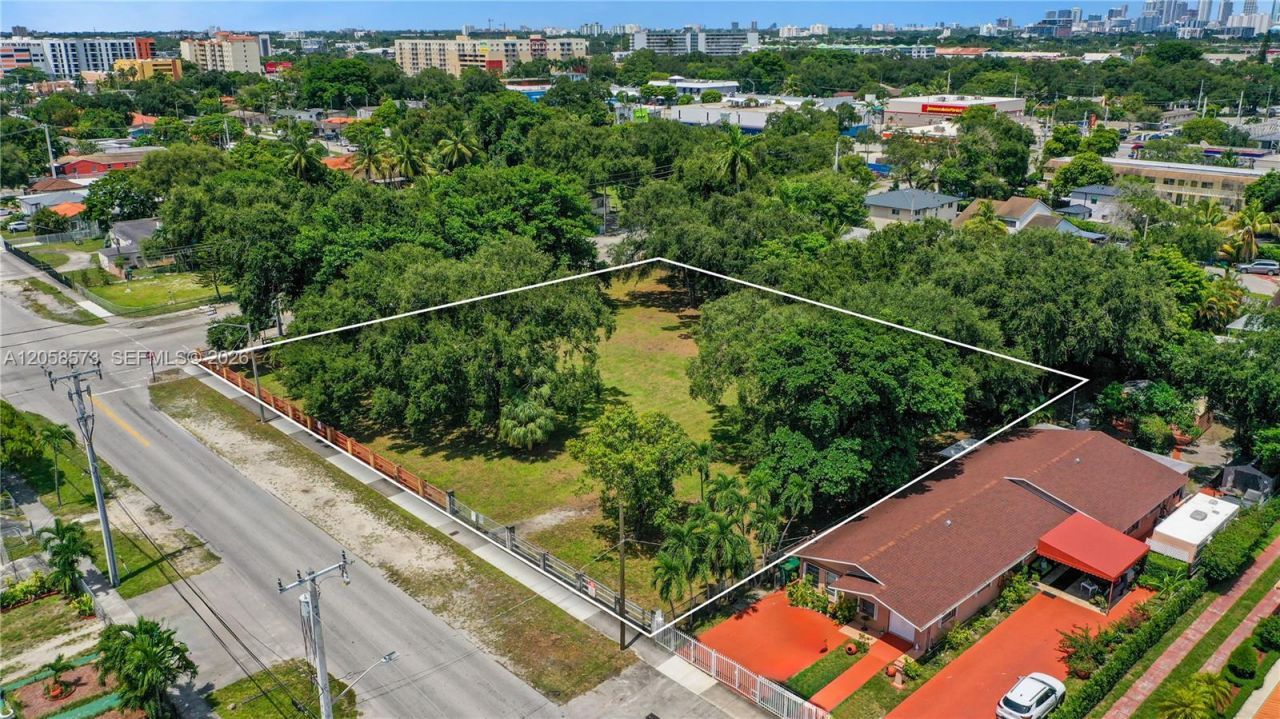 2810 NW 14th St, Miami, FL 33125 Photo