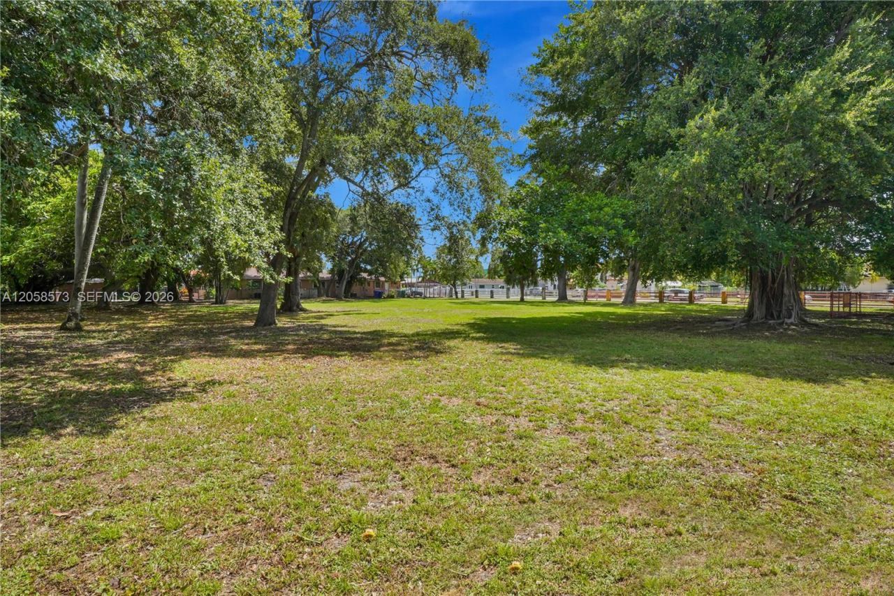 2810 NW 14th St, Miami, FL 33125 Photo