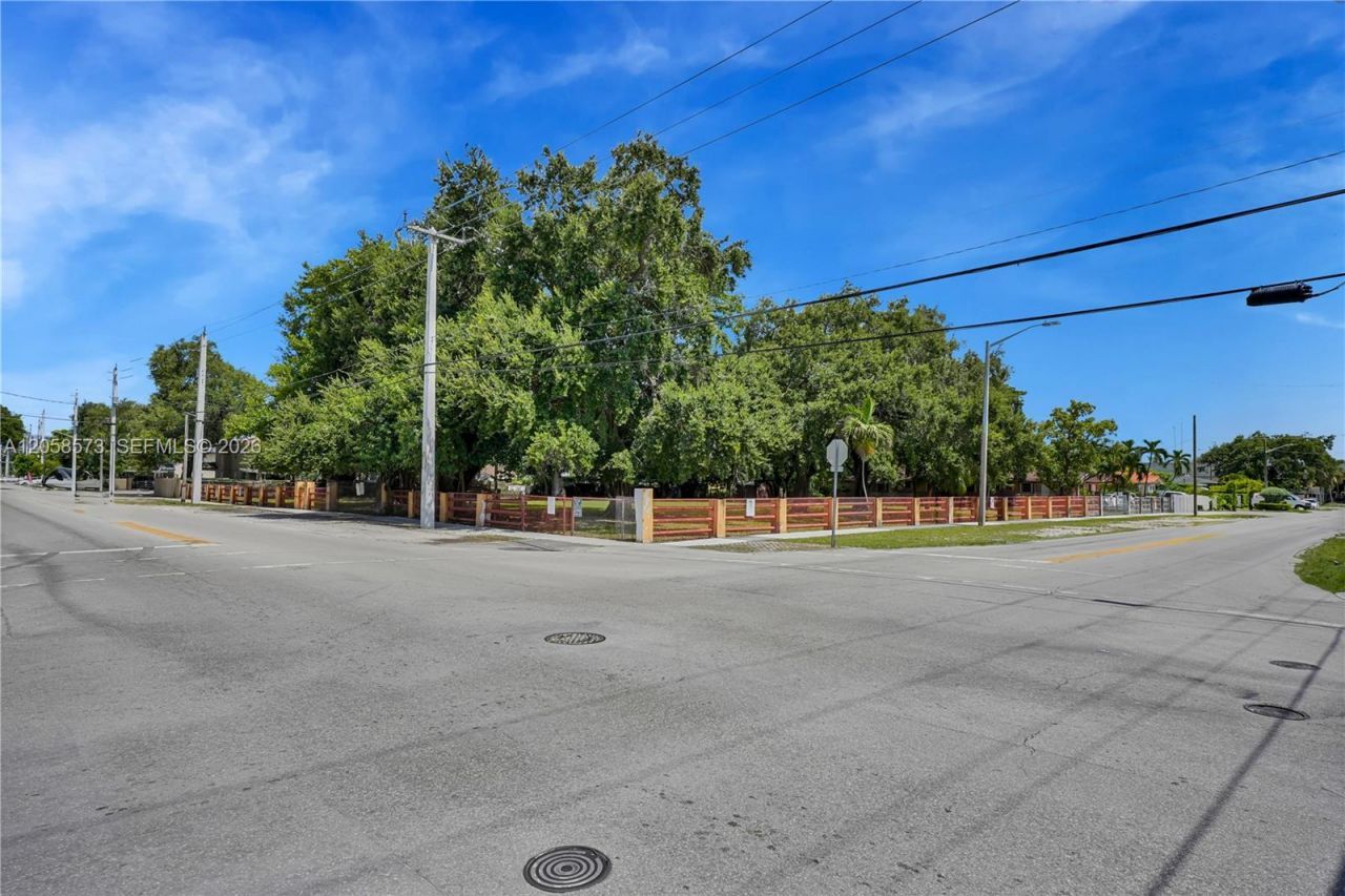 2810 NW 14th St, Miami, FL 33125 Photo