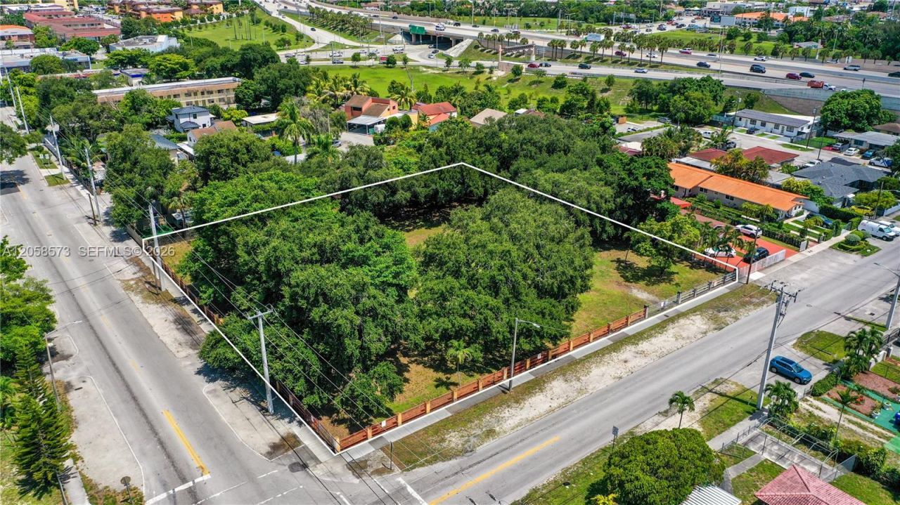 2810 NW 14th St, Miami, FL 33125 Photo