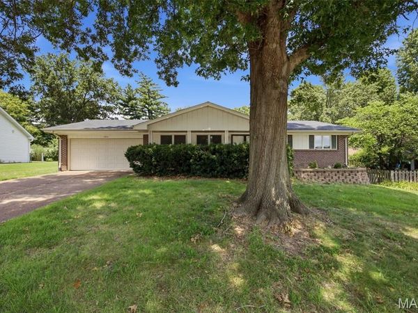 1001 Bridgeport Drive, Ellisville, MO 63011