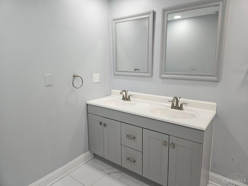 579 W Kemper Road, Springdale, OH 45246 Photo 11