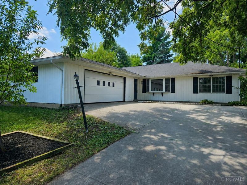 579 W Kemper Road, Springdale, OH 45246 Photo 2