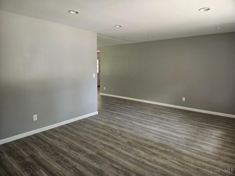 579 W Kemper Road, Springdale, OH 45246 Photo 5