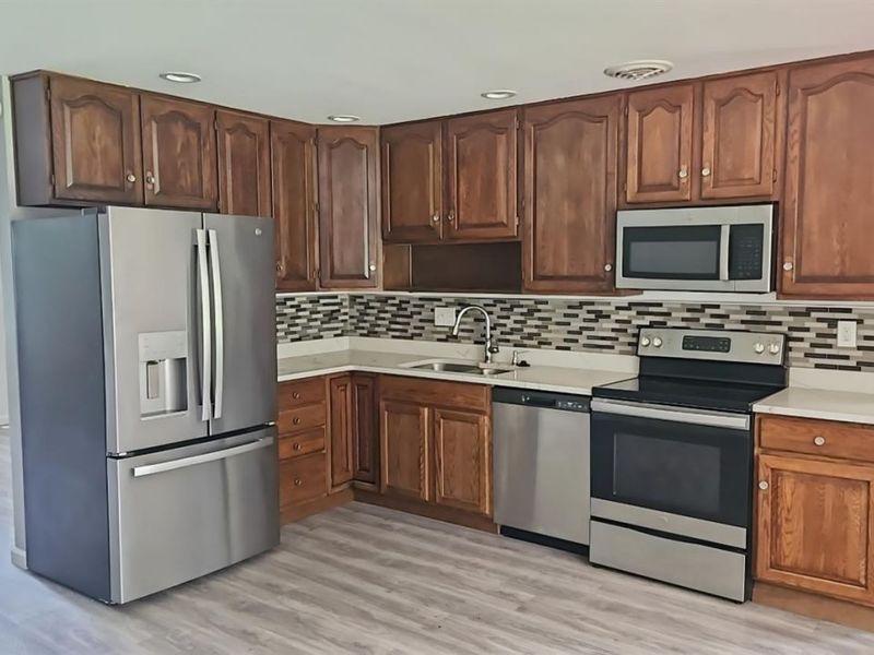 579 W Kemper Road, Springdale, OH 45246 Photo 5