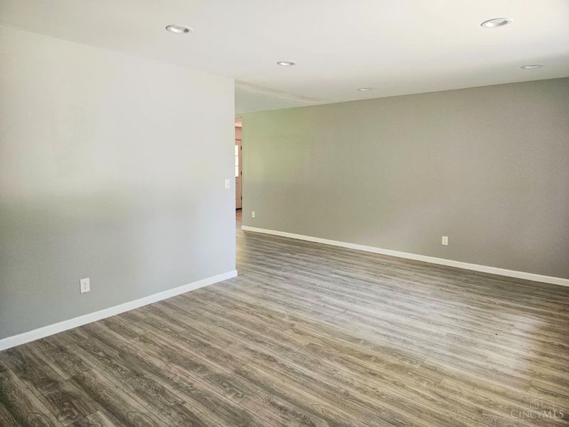 579 W Kemper Road, Springdale, OH 45246 Photo 5