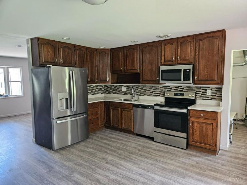 579 W Kemper Road, Springdale, OH 45246 Photo 7