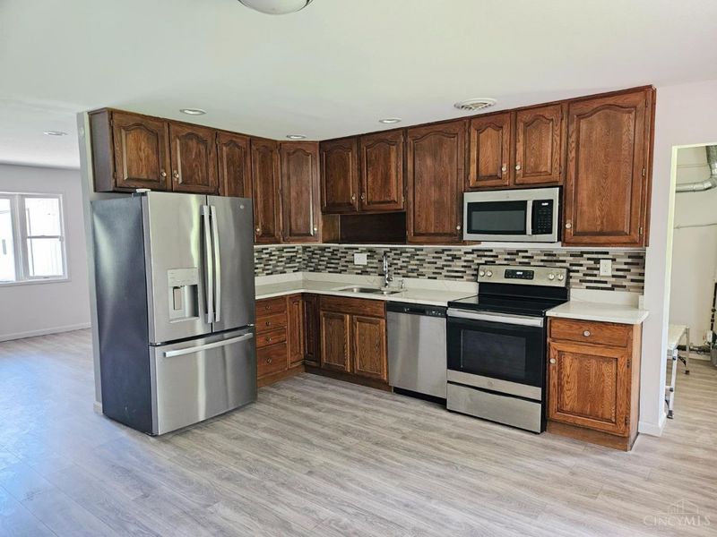 579 W Kemper Road, Springdale, OH 45246 Photo 9