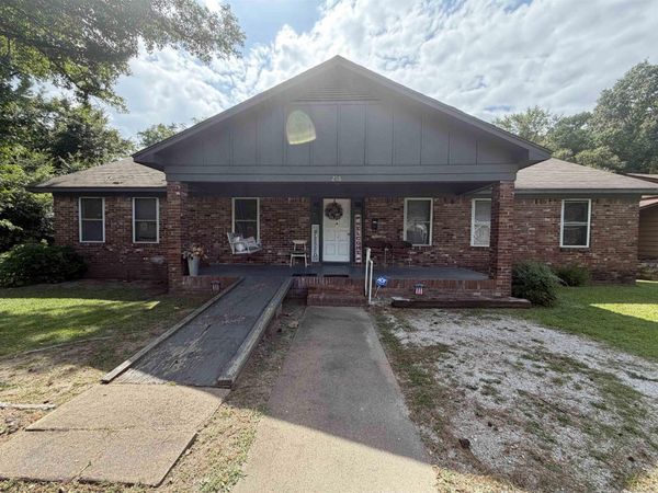 216 E Elizabeth Ann Street , Malvern, AR 72104