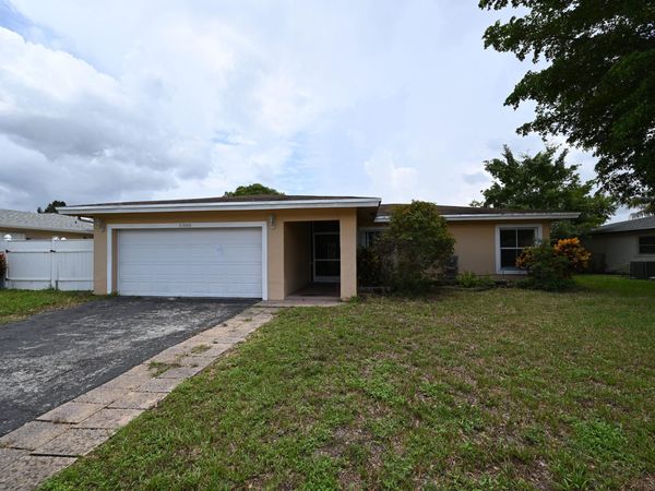 8208 NW 75TH Avenue, Tamarac, FL 33321