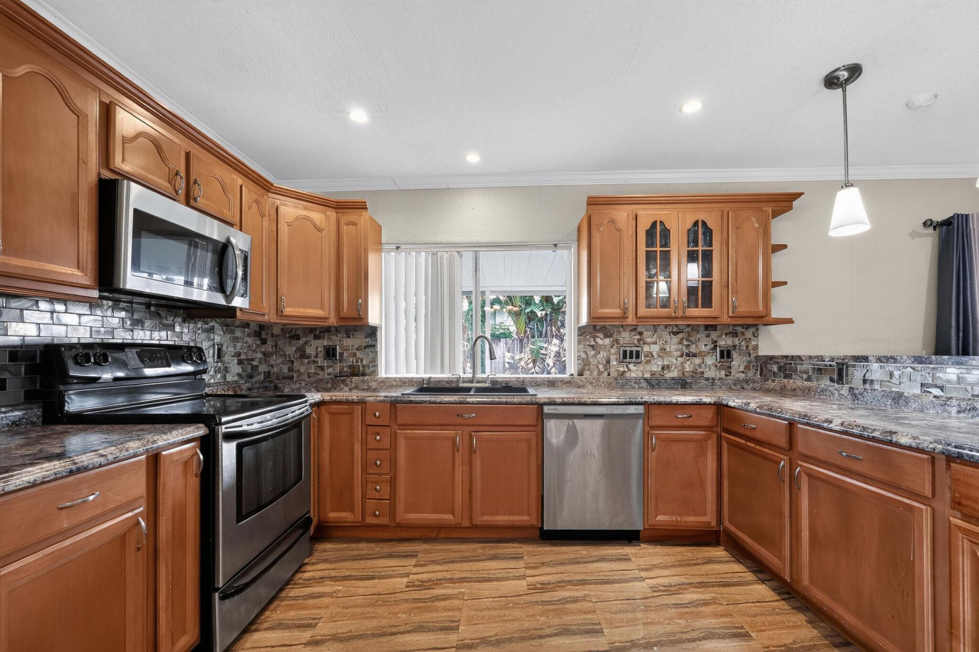 8208 NW 75th Avenue, Tamarac, FL 33321 Photo