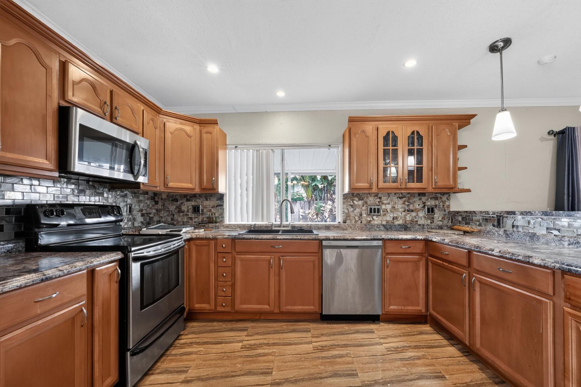 8208 NW 75th Avenue, Tamarac, FL 33321 Photo