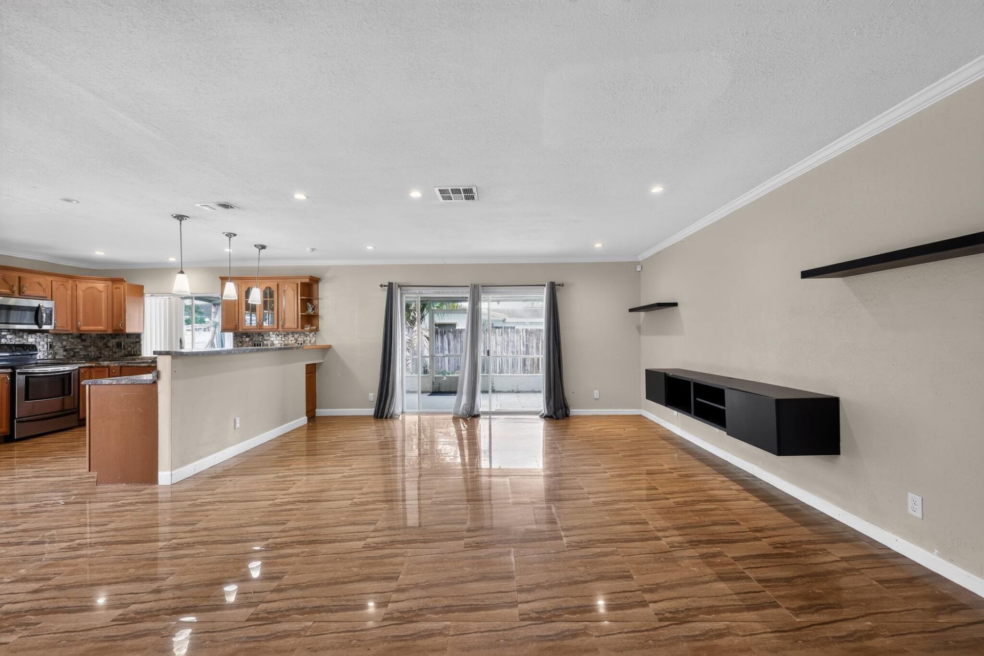 8208 NW 75th Avenue, Tamarac, FL 33321 Photo