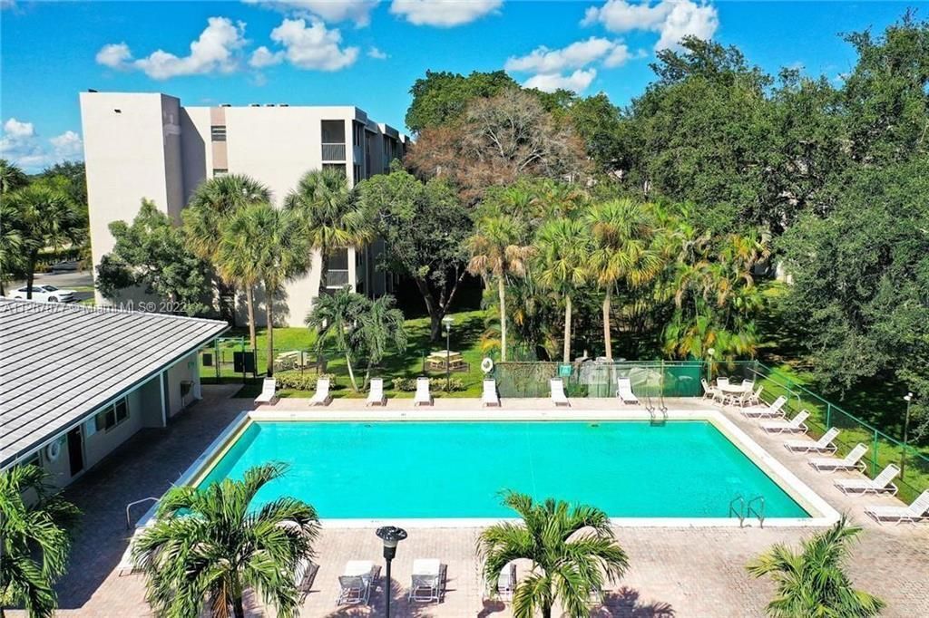 1075 Riverside Drive, Unit 303, Coral Springs, FL 33071 Photo