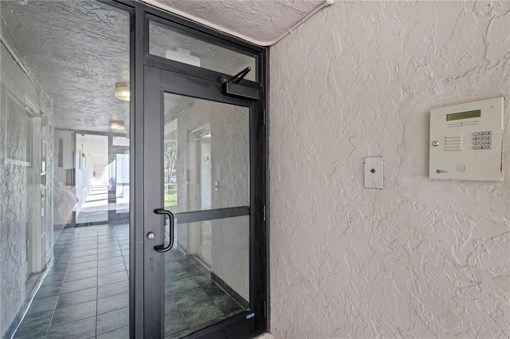 1075 Riverside Drive, Unit 303, Coral Springs, FL 33071 Photo