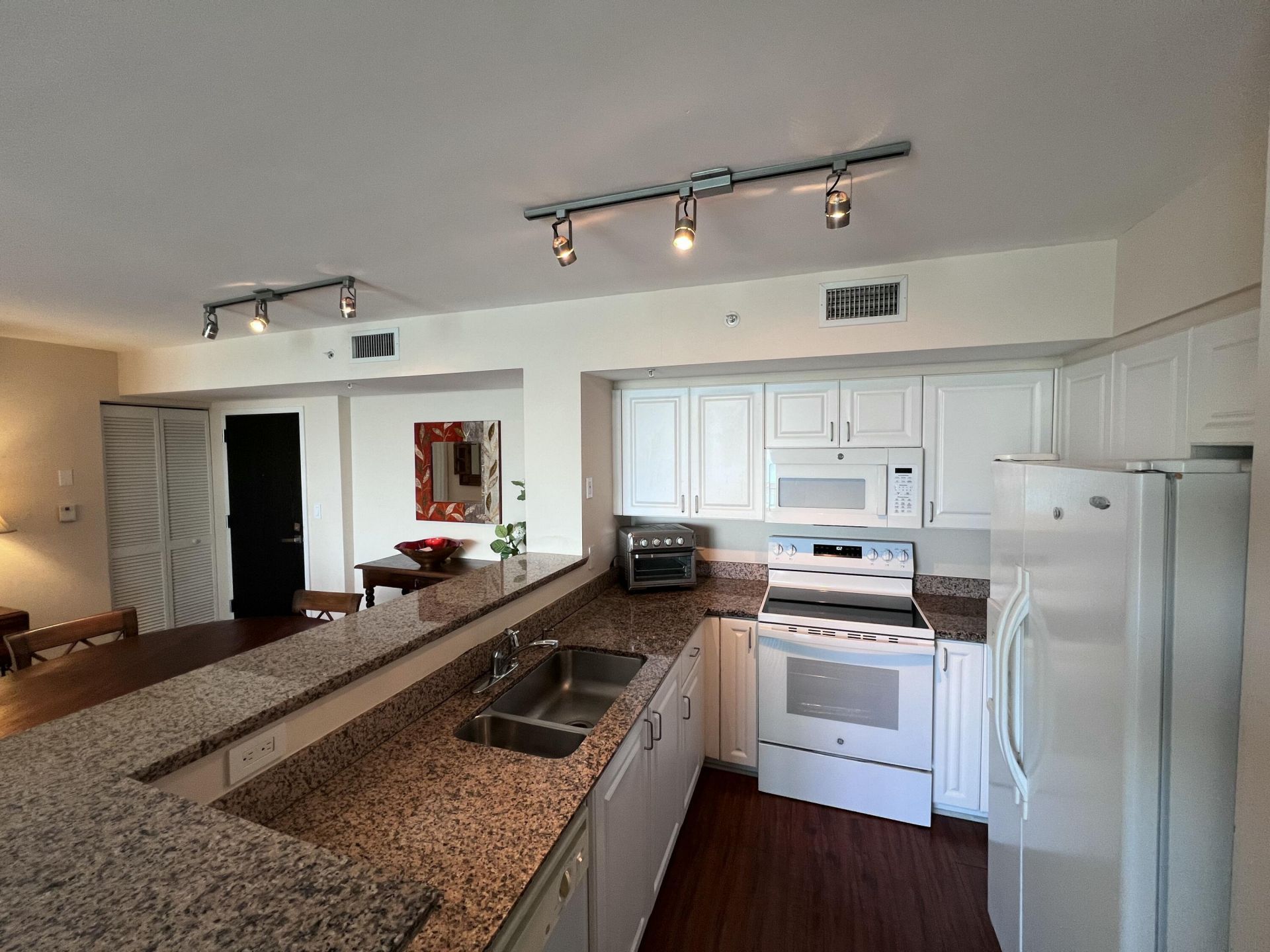 90 Alton Road, Unit 2110, Miami Beach, FL 33139 Photo