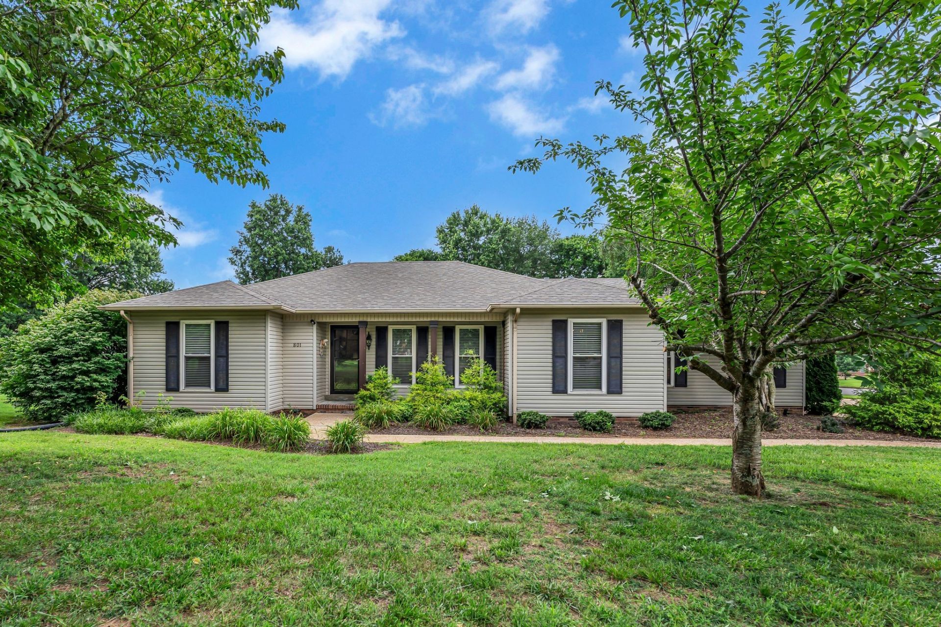 801 Douglas Dr, Lawrenceburg, TN 38464 Main Photo