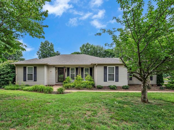 801 Douglas Dr , Lawrenceburg, TN 38464