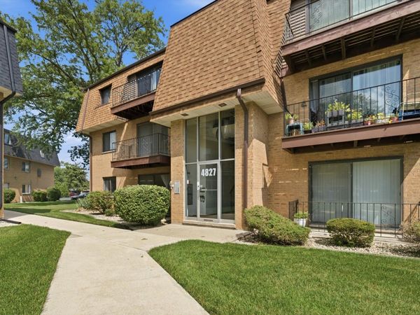 4827 W 109th Street, Unit 101, Oak Lawn, IL 60453