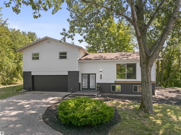 1044 Eden Hill Road, Beulah, MI 49617