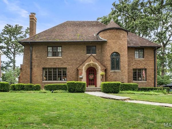 7061 Forsyth Boulevard, University City, MO 63105