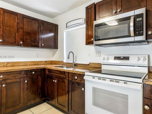 117 E 10th St , Hialeah, FL 33010