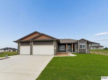 16615 Benjamin Street, Omaha, NE 68007